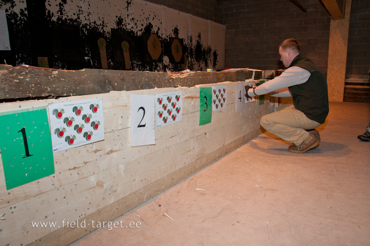 Meelis Kurvits paneb esimesi vahetuse märklehed üles